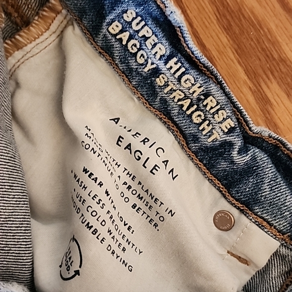 American Eagle High Rise Baggy Straight Distressed Blue Jeans. Size 8Long - Picture 10 of 13